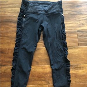 LULULEMON CROP PANT- size 6